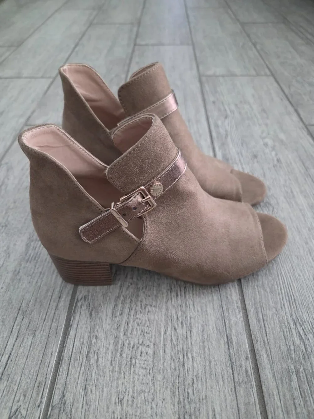 Kenneth Cole New York Girls Booties Suede Taupe Brown Peep Toe Size 4